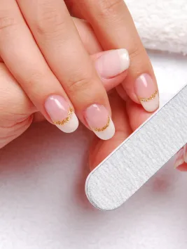 beautician-polishing 2