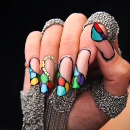 manicures-beautiful-pattern-nails 1